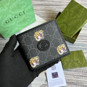 Gucci Wallets 180